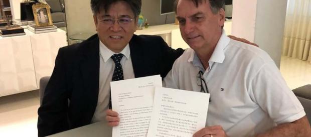 air Bolsonaro (PSL) e o embaixador da China no Brasil, Li Jinzhang — Foto: Reprodução air Bolsonaro (PSL) e o embaixador da China no Brasil, Li Jinzhang — Foto: Reprodução