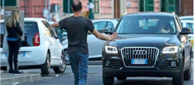 Parcheggiatori abusivi, linea dura, possibile arresto Parcheggiatori abusivi, linea dura, possibile arresto