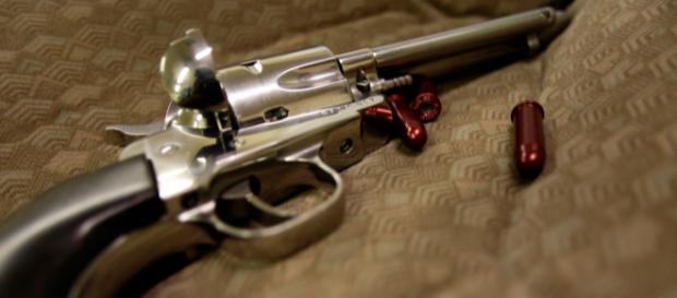 Un enfant de deux ans se tue avec un pistolet Un enfant de deux ans se tue avec un pistolet
