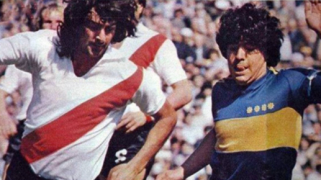 Mario Kempes e Diego Maradona in River-Boca della stagione 1981-82