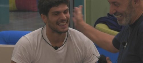 GfVip, Elia avrebbe un'altra fuori dalla Casa, all'insaputa di Jane.