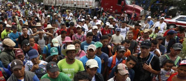La caravana de inmigrantes reinicia su viaje hacia Estados Unidos La caravana de inmigrantes reinicia su viaje hacia Estados Unidos