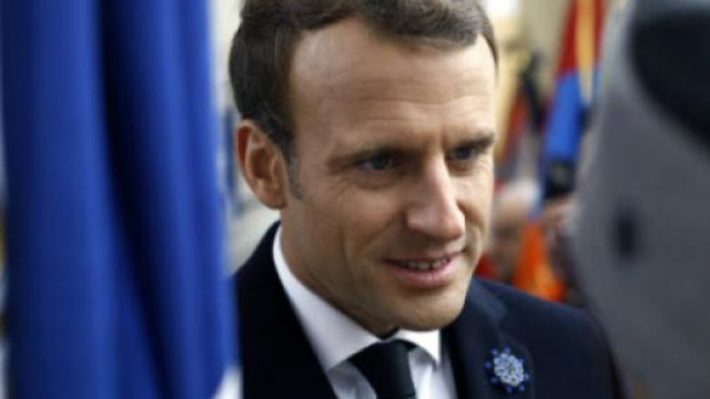 Emmanuel Macron face à un ancien combattant