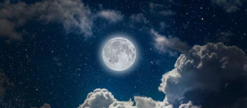 Oroscopo di domani 8 dicembre 2018 | Classifica e previsioni: la Luna 'sposa' il Capricorno, quattro i segni fortunati