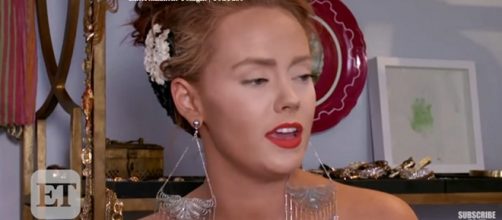 Bravo star Kathryn Dennis is not letting anything get in her way of good holidays. [Image Source: Entertainment Tonight /YouTube]