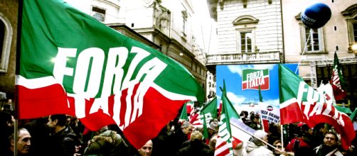 Forza Italia scende in piazza contro il reddito di cittadinanza