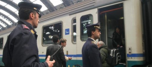 Monza, aggredito in treno per un rimprovero: tre arrestati