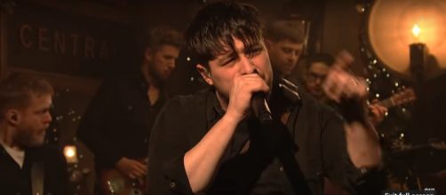 Mumford and Sons sing straight from the heart with characteristic passion in their third stopver on SNL. [Image source: SNL-YouTube]