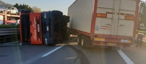 Raccordo autostradale Salerno-Avellino per un incidente stradale