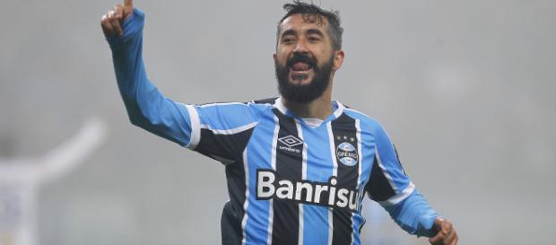 Douglas chegou ao Grêmio em 2015 e caiu nas graças do torcedor (Reprodução) Douglas chegou ao Grêmio em 2015 e caiu nas graças do torcedor (Reprodução)