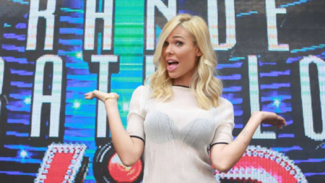 Grande Fratello Vip, Ilary Blasi: "Sono emozionata" e poi scherza ... - mediaset.it