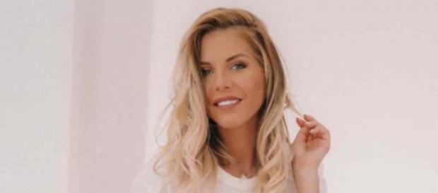 Jessica Thivenin porte de la fourrure (Les Marseillais en Asie), elle se fait lyncher par les internautes. Jessica Thivenin porte de la fourrure (Les Marseillais en Asie), elle se fait lyncher par les internautes.