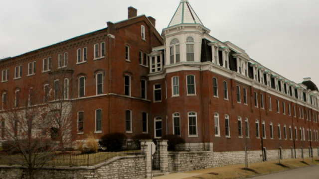 Il convento dell'ordine delle Sisters of St Joseph of Carondelet.