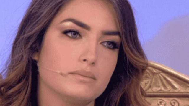 Uomini e Donne, Nilufar si scaglia contro chi offende il suo fidanzato sul web: '&Egrave; triste'.