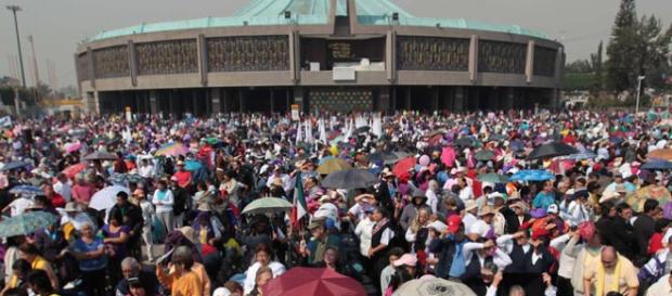 La Basílica de la Virgen de Guadalupe recibió a millones de devotos. La Basílica de la Virgen de Guadalupe recibió a millones de devotos.