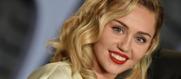 La star américaine a confirmé sa participation à au moins un épisode de la saison 5 de Black Mirror. La star américaine a confirmé sa participation à au moins un épisode de la saison 5 de Black Mirror.