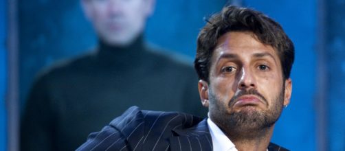 Fabrizio Corona replica alle accuse di Striscia la Notiza.