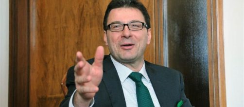 Giorgetti punge il M5S sul reddito di cittadinanza: 'piace all'Italia che non ci piace'