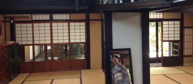 Casas sendo oferecidas para novos moradores no Japão (Reprodução/Público) Casas sendo oferecidas para novos moradores no Japão (Reprodução/Público)