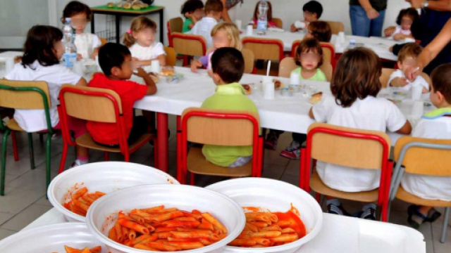 Scuola, una mensa su tre &egrave; irregolare