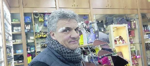Garbatella, tabaccaio ferma rapinatore: 'Mi è salita la rabbia e gli ho dato una testata' Garbatella, tabaccaio ferma rapinatore: 'Mi è salita la rabbia e gli ho dato una testata'