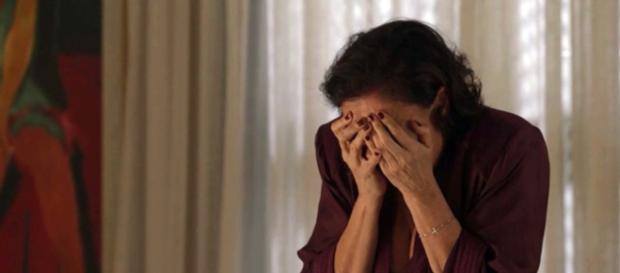 Valentina fica em choque com presente dado por Luz (Reprodução/Globo) Valentina fica em choque com presente dado por Luz (Reprodução/Globo)