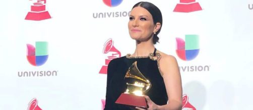 Laura Pausini: sei curiosità sulla cantante italiana più famosa nel mondo.
