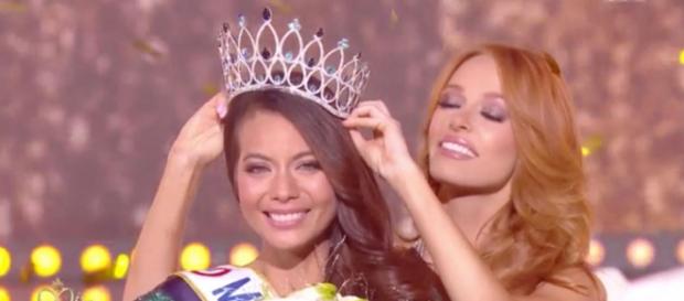 La nouvelle reine de beauté n'est autre que Vaimalama Chaves, miss Tahiti. La nouvelle reine de beauté n'est autre que Vaimalama Chaves, miss Tahiti.