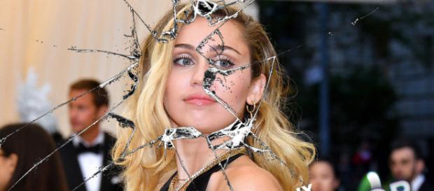 Miley Cyrus vuelve a la actuación en episodio de 'Black Mirror ... - eldictamen.mx Miley Cyrus vuelve a la actuación en episodio de 'Black Mirror ... - eldictamen.mx