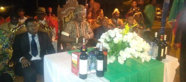 Sa majesté Nnamdi Nwosu Mast 1er chef supérieur de la communauté Nigériane au Cameroun © Odile Pahai Sa majesté Nnamdi Nwosu Mast 1er chef supérieur de la communauté Nigériane au Cameroun © Odile Pahai