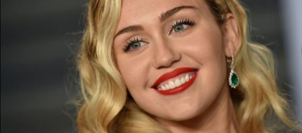 Miley Cyrus rejoint le casting de la saison 5 de Black Mirror. Miley Cyrus rejoint le casting de la saison 5 de Black Mirror.