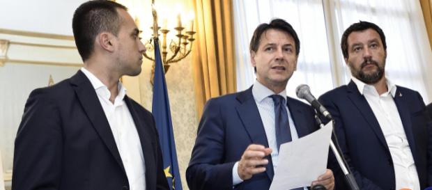 Pensioni e reddito cittadinanza, Governo costretto ad accettare le richieste dell'Ue Pensioni e reddito cittadinanza, Governo costretto ad accettare le richieste dell'Ue