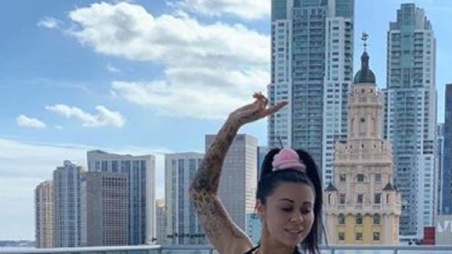 Shanna Kress sexy comme jamais pour fêter Noël