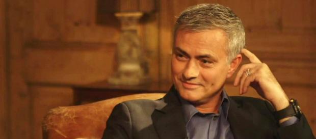 José Mourinho (Imagem via Youtube) José Mourinho (Imagem via Youtube)