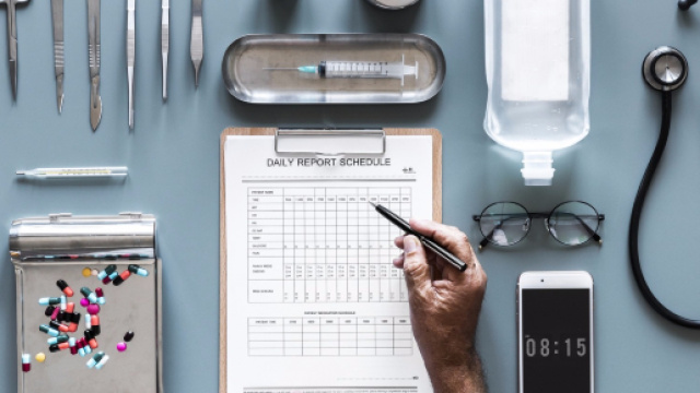 Ministero della Salute ai medici: 'Scrivete le ricette in stampatello e basta sigle'