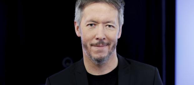 Jean-Luc Lemoine quitte C8, l'explication de Cyril Hanouna ne le convainc pas Jean-Luc Lemoine quitte C8, l'explication de Cyril Hanouna ne le convainc pas