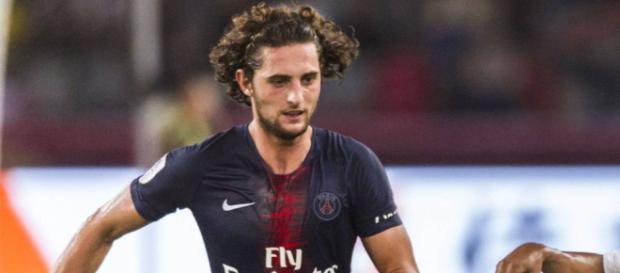 Mercato PSG : Adrien Rabiot devrait être remplacé dès cet hiver Mercato PSG : Adrien Rabiot devrait être remplacé dès cet hiver