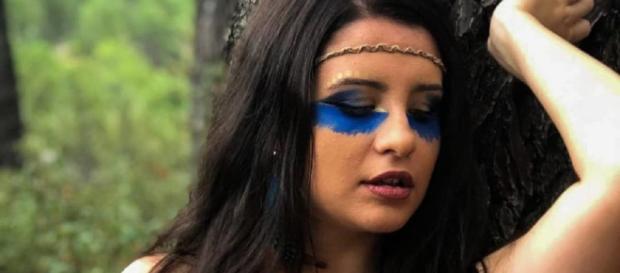 Thalía, en el videoclip de 'Quién quiero ser'. / YouTube Thalía, en el videoclip de 'Quién quiero ser'. / YouTube