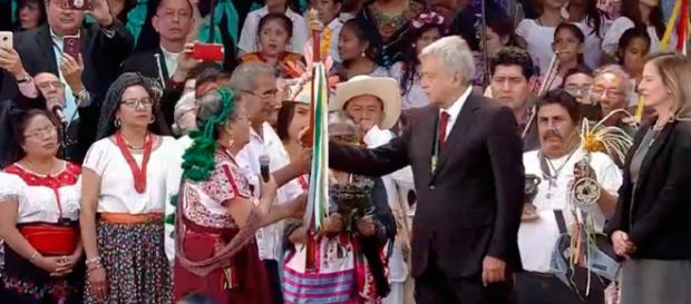 El presidente Andrés Manuel López Obrador recibió el Bastón de Mando. El presidente Andrés Manuel López Obrador recibió el Bastón de Mando.