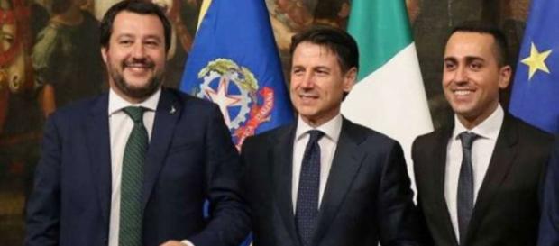 Conte, Di Maio e Salvini al lavoro sulla manovra, attese novità al Senato su pensioni e reddito di cittadinanza Conte, Di Maio e Salvini al lavoro sulla manovra, attese novità al Senato su pensioni e reddito di cittadinanza