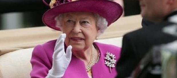 La regina Elisabetta cerca personale: stipendi fino a 200 mila euro annui La regina Elisabetta cerca personale: stipendi fino a 200 mila euro annui