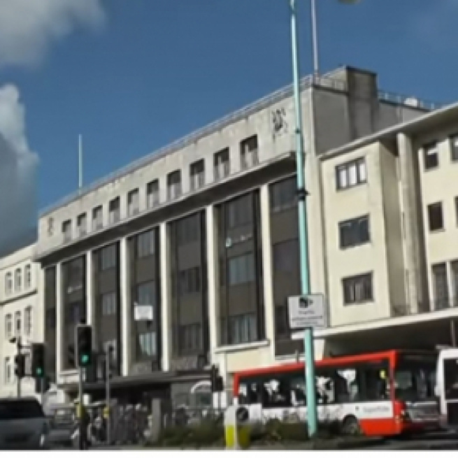 Driving on Kinterbury Street, St Andrew's Cross, Royal Parade & Derry's Cross, Plymouth, England. [Image source/Mike Fairman YouTube video]