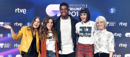 Sabela, Julia, Famous, Natalia y Alba Reche, antes de la rueda de prensa. / EFE