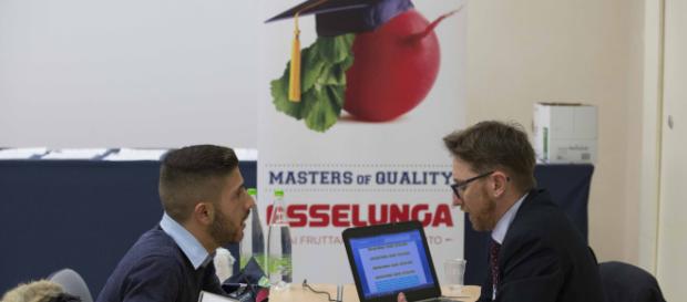 Esselunga, annunci di lavoro: offerte per posizioni aperte come addetto alla sorveglianza, alla macelleria, barista e alla carriera direttiva. Esselunga, annunci di lavoro: offerte per posizioni aperte come addetto alla sorveglianza, alla macelleria, barista e alla carriera direttiva.