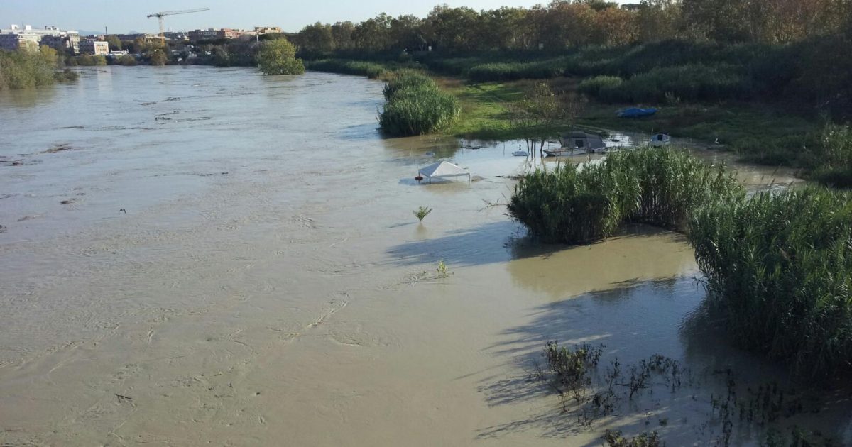 Roma Mamma Suicida Nel Tevere Si Continuano A Cercare Le Gemelline