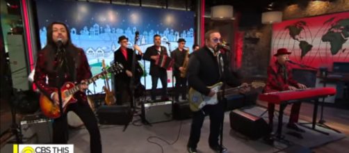 The Mavericks serve up a set full of Christmas cheer from the album, "Hey! Merry Christmas!" [Image source: CBSThisMorning-YouTube]