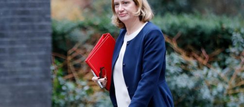 UK: ministro inglese contro Juncker: 'Andrebbe processato per molestie'