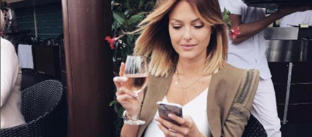 Caroline Receveur évoque sa dépression et ses pulsions suicidaires Caroline Receveur évoque sa dépression et ses pulsions suicidaires