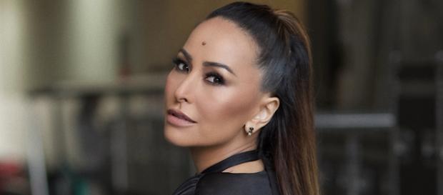 Sabrina Sato é excluída de foto. Fonte: R7 Sabrina Sato é excluída de foto. Fonte: R7