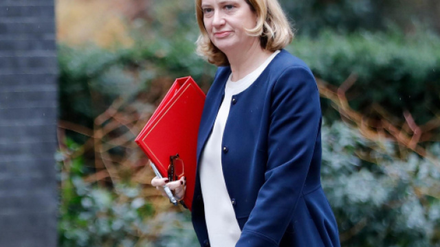 UK: ministro inglese contro Juncker: 'Andrebbe processato per molestie'